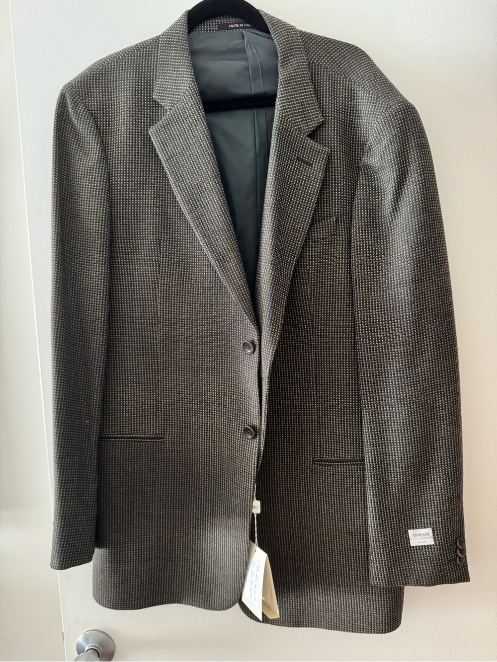 Giorgio Armani new with tags classic sports coat jacket.made in Italy. Size 46